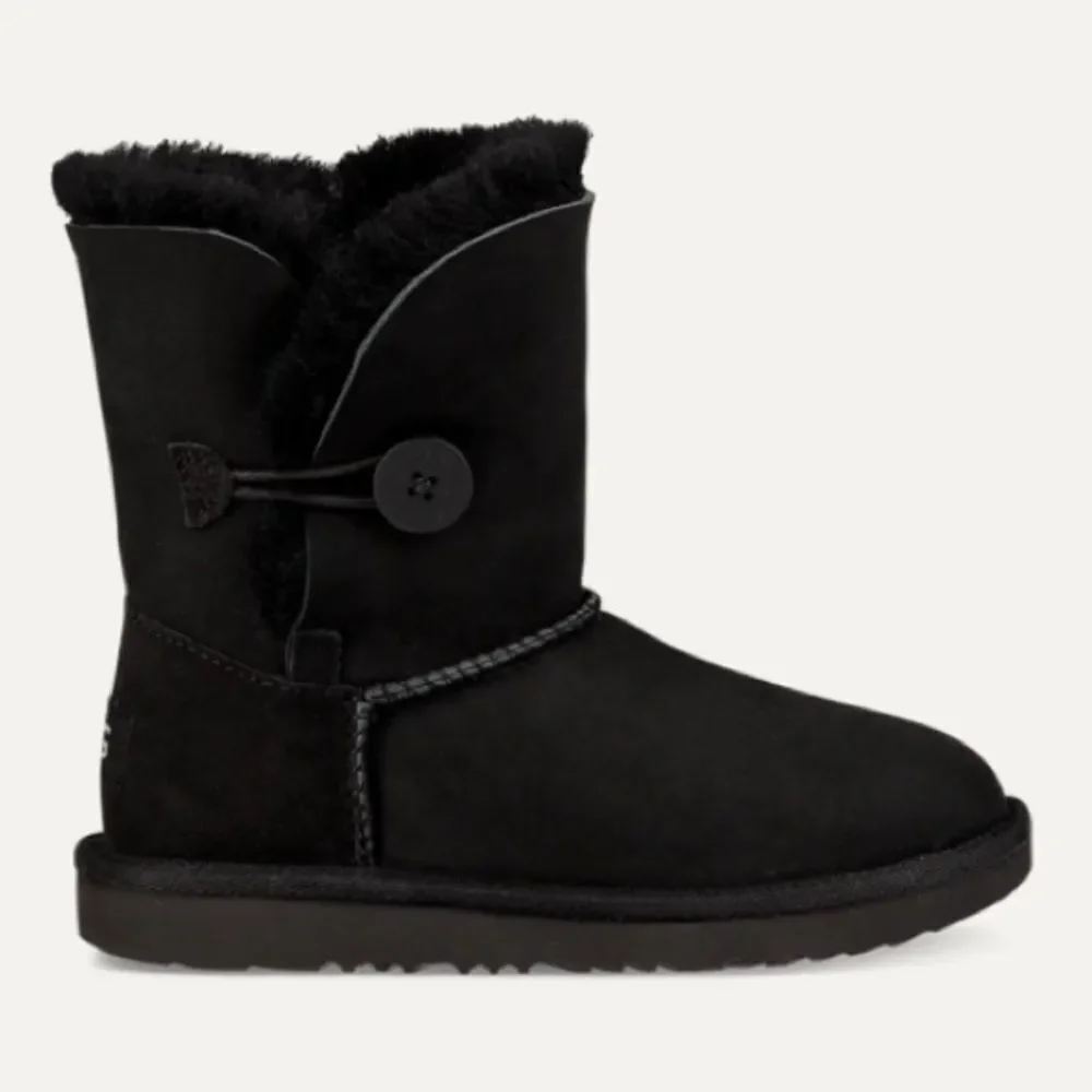 UGG Australia Bailey Button II in Size US 9